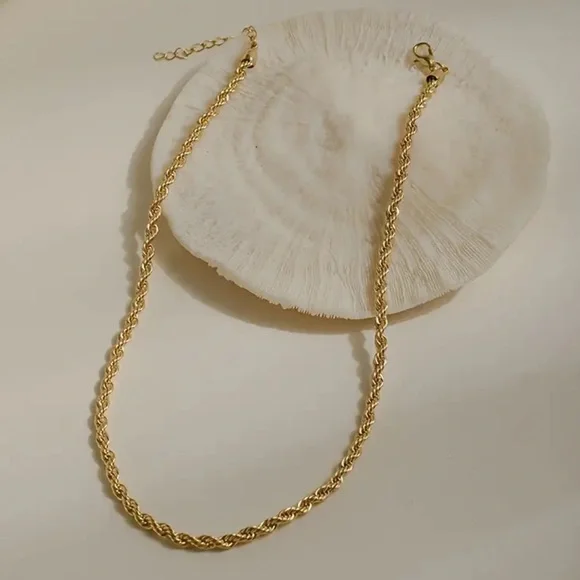 Minimalist Versatile Charm, Chic Hip-Hop Inspired Twisted Chain Necklace - Picture 4 of 5